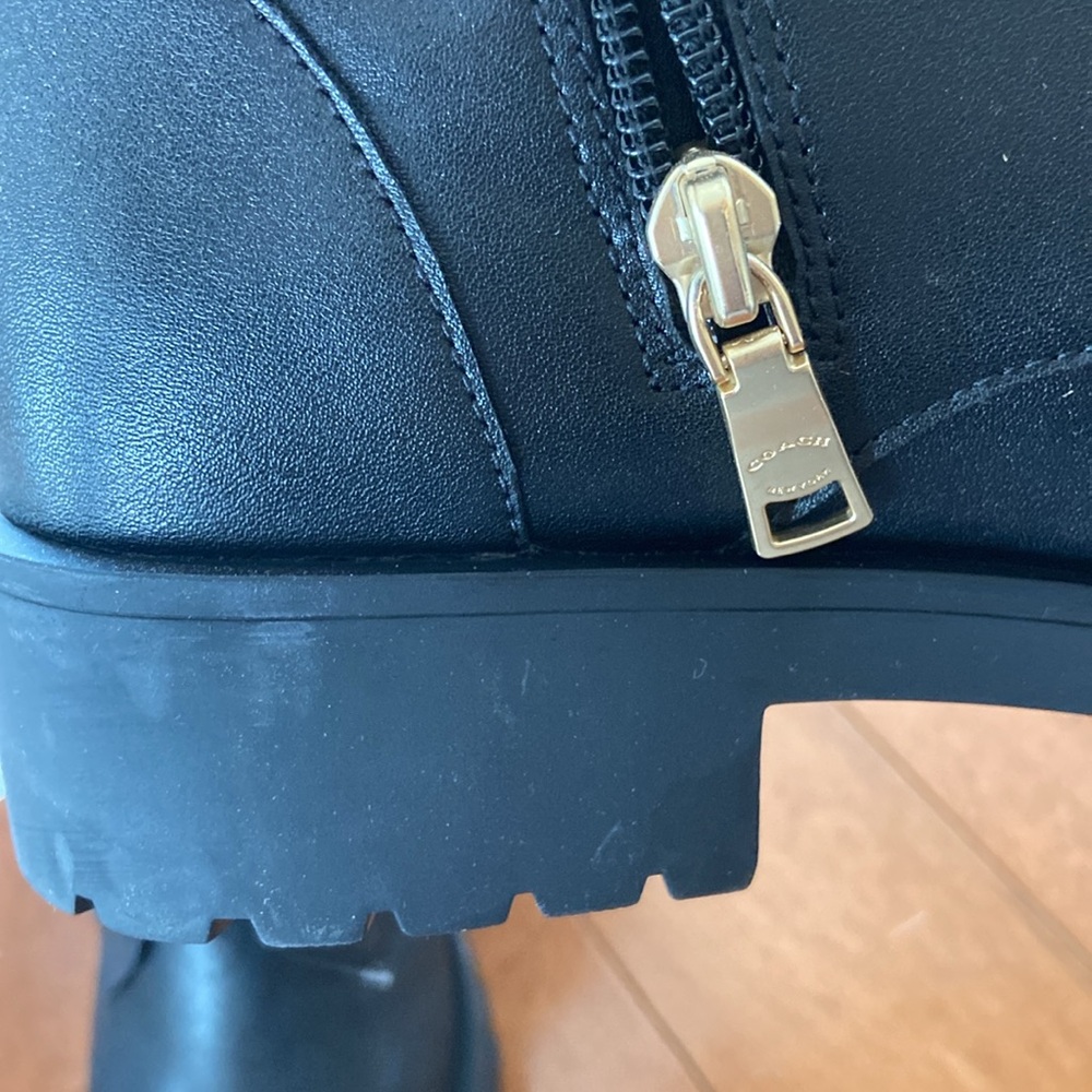 Coach leather boots. 7.5 - Picture 4 of 9